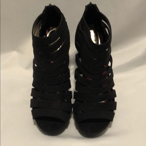 🔴 NIB madden girl suede wedge cut-out heels size 7.5 - Picture 3 of 8